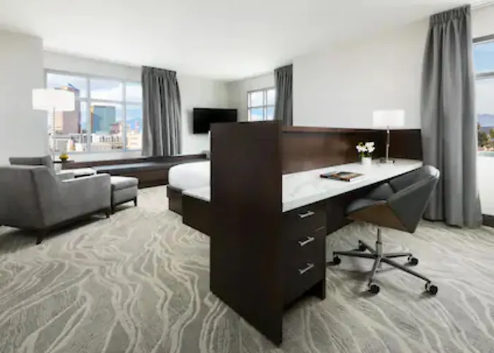 Doubletree By Hilton Downtown Convention Center Hotel 4*