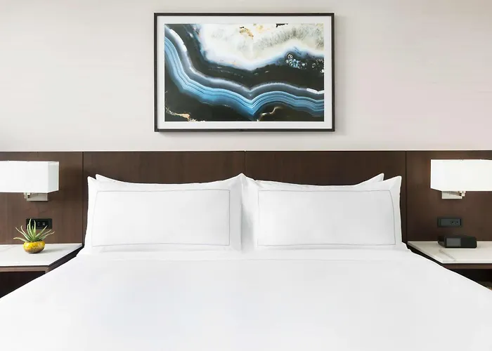 Doubletree By Hilton Downtown Convention Center Hotel