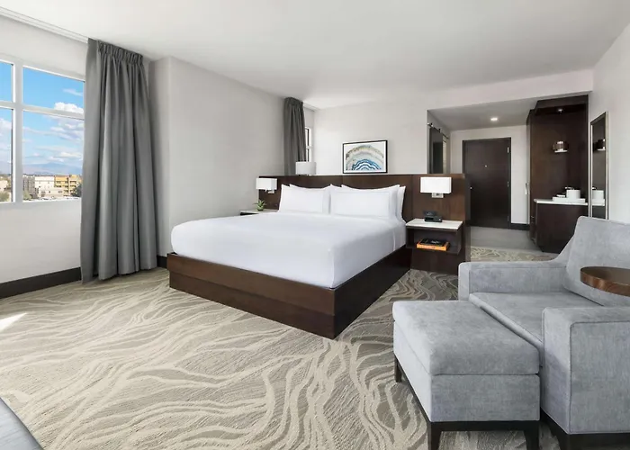 Doubletree By Hilton Downtown Convention Center 4*