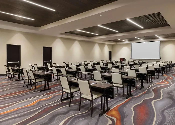 Doubletree By Hilton Downtown Convention Center 4*