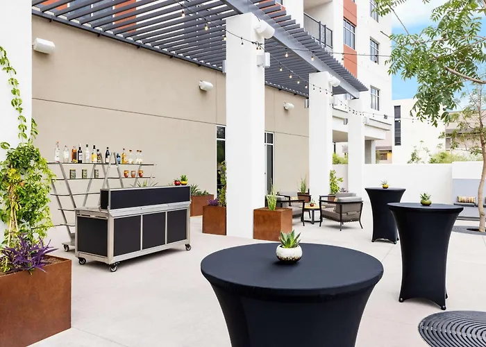 Doubletree By Hilton Downtown Convention Center Hotel