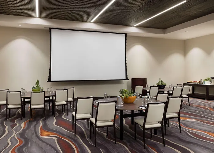 Doubletree By Hilton Downtown Convention Center Hotel 4*